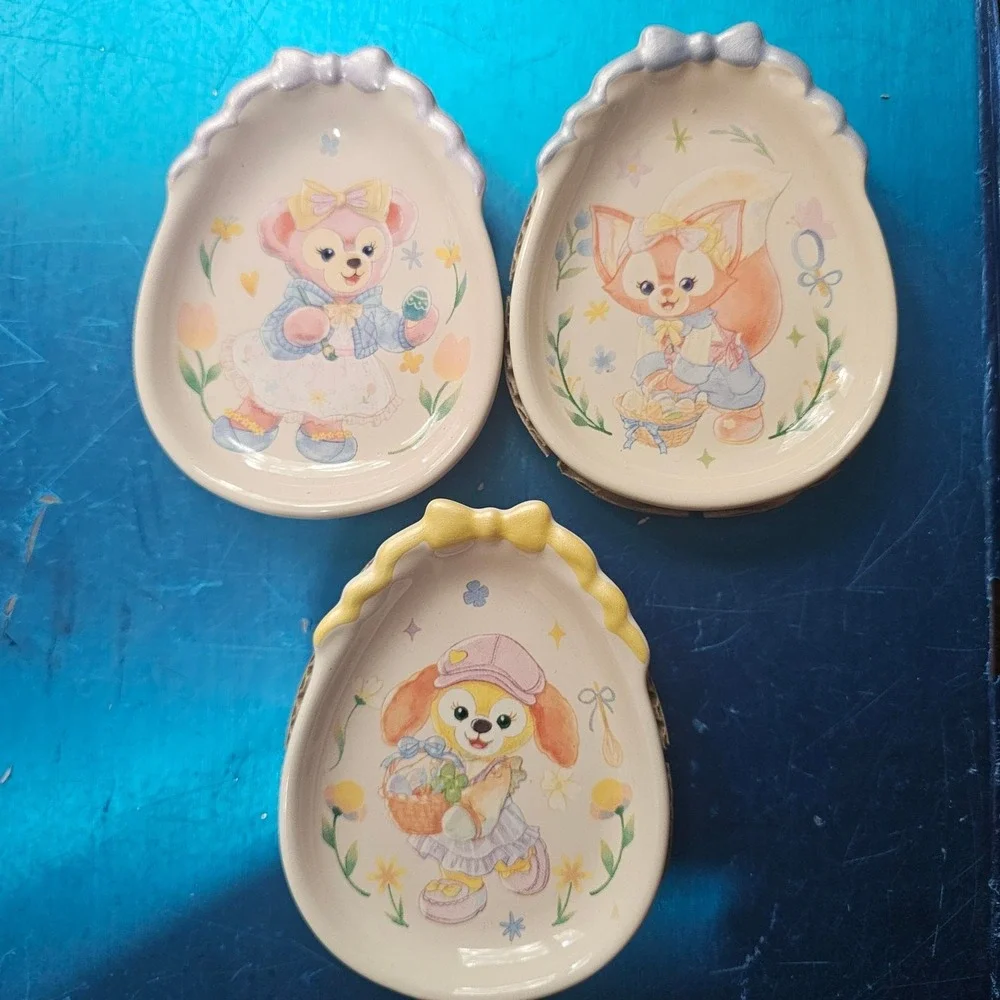 New Decorative ceramic plate featuring CookieAnn & Disney Duffy & friends. 3